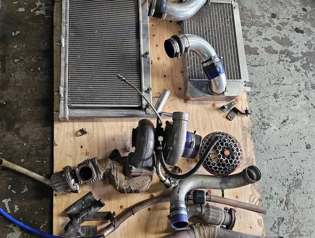 Knightsport V-Mount Intercooler Kit + GCG T04S Turbo Kit + Greddy BOV – RX-7 FD3S - Image 3